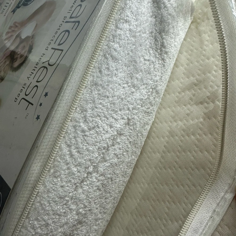 SafeRest 100% Waterproof Full Size Mattress Protector